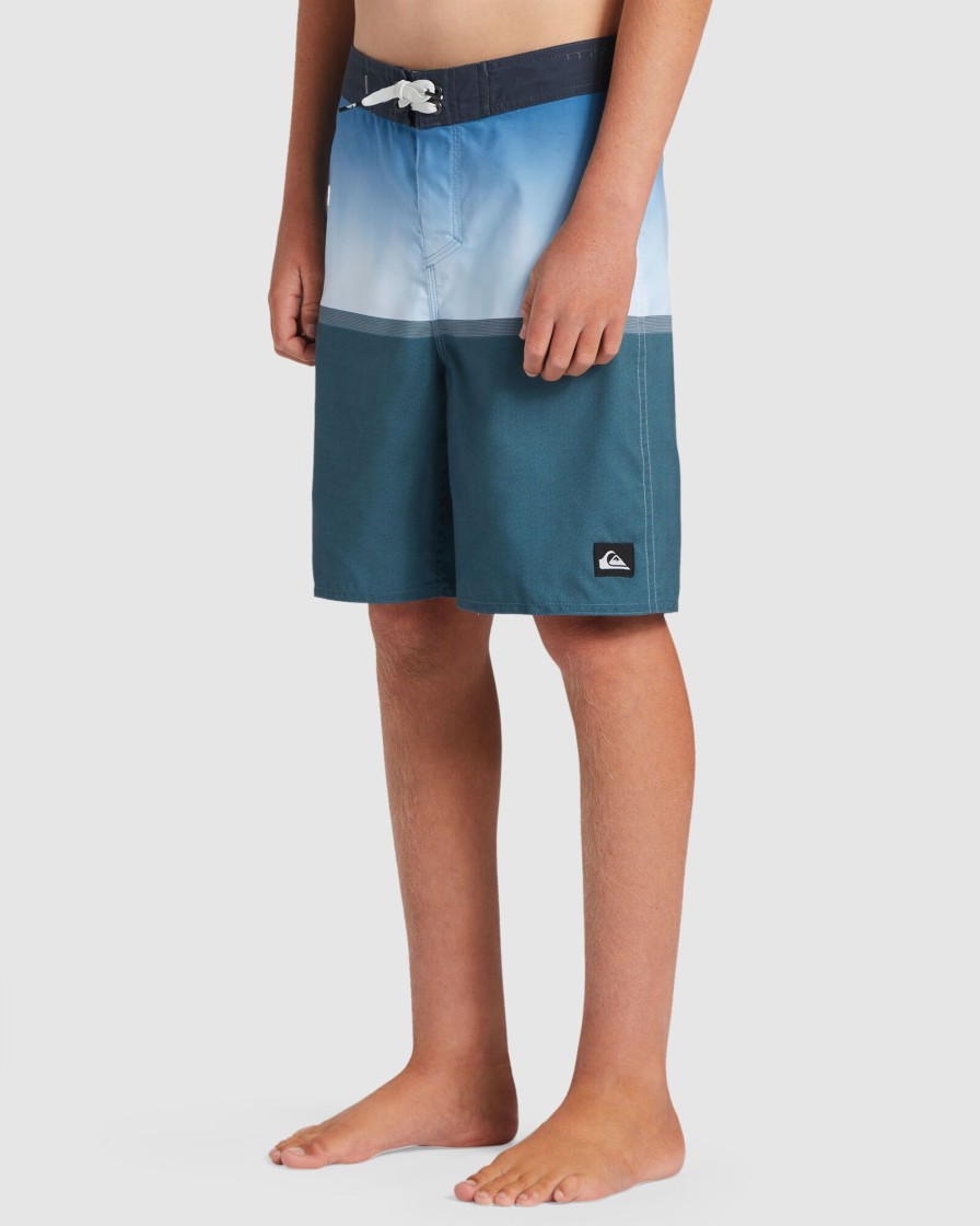 Youth QUIKSILVER Clothing | Boys 8-16 Everyday Division 17" Board Shorts