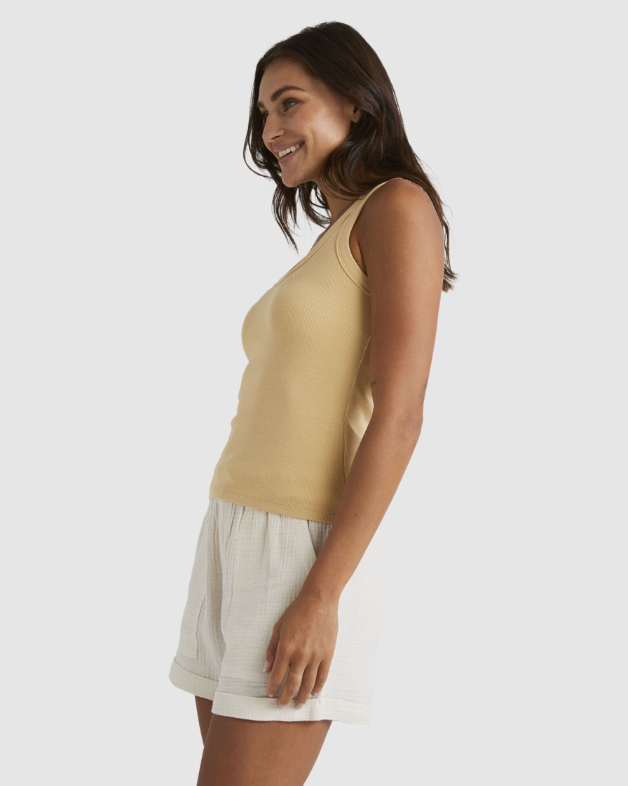 Women SPARE Tops | Scoop Action Tank